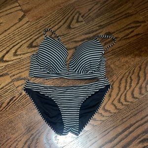 Xhilaration Black & White V Neck Bikini Set